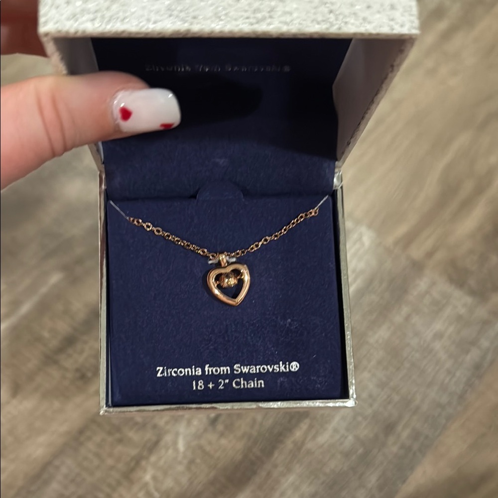 Never worn Gold Heart Necklace with Swarovski Zirconia - Picture 11 of 12